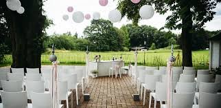 Navigating Wedding Photography Packages: What Do You Really Need?